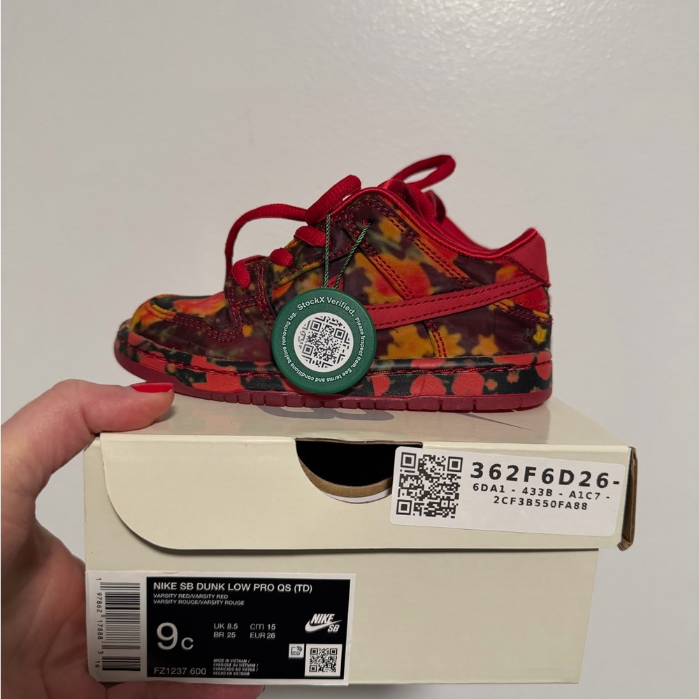 Nike Dunks - Picture 2 of 5